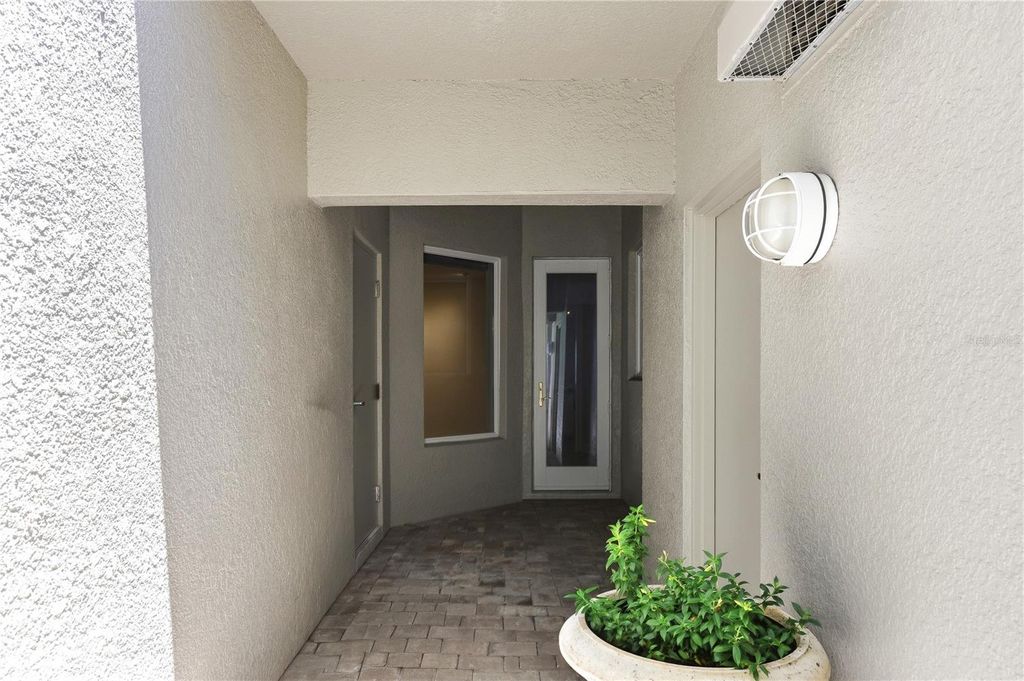Image 77 of property listing at 3507 BAYSHORE BOULEVARD 102, Tampa, FL 33629