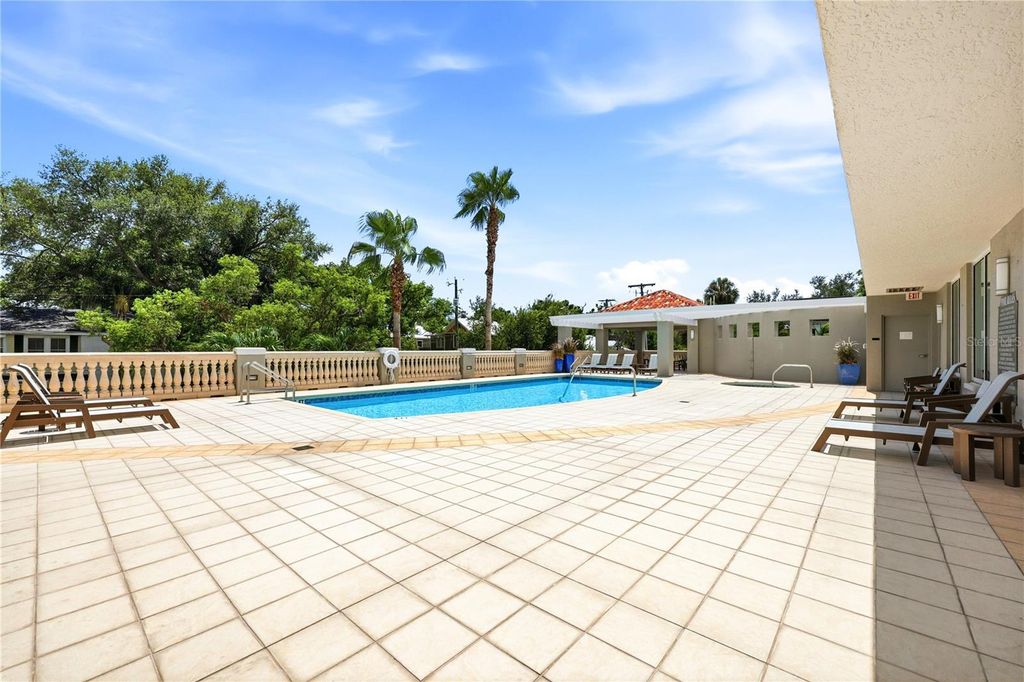 Image 81 of property listing at 3507 BAYSHORE BOULEVARD 102, Tampa, FL 33629