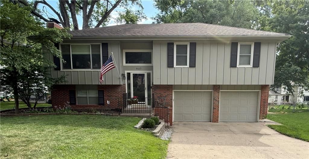 9117 Hayes Drive, Overland Park, KS 66212
