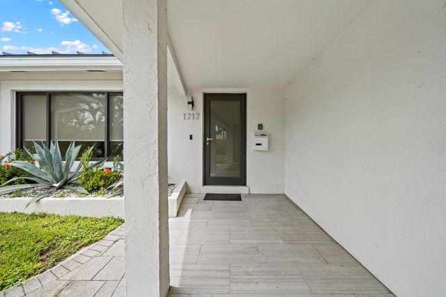 1717 NE 20TH Avenue, Fort Lauderdale, FL 33305