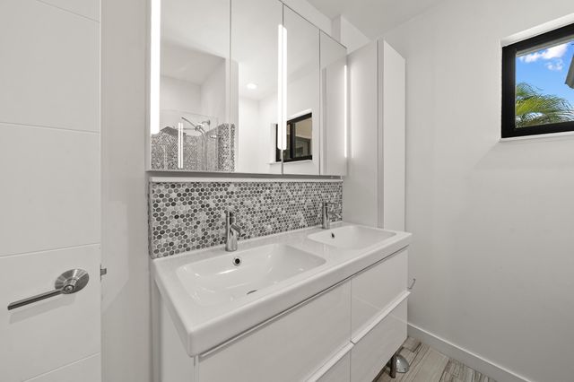 1717 NE 20TH Avenue, Fort Lauderdale, FL 33305