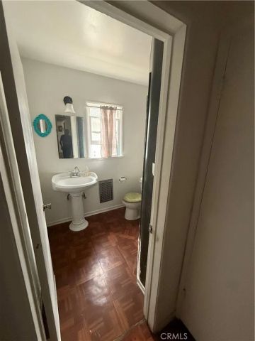 7663 Willis Ave, Van Nuys, CA 91405