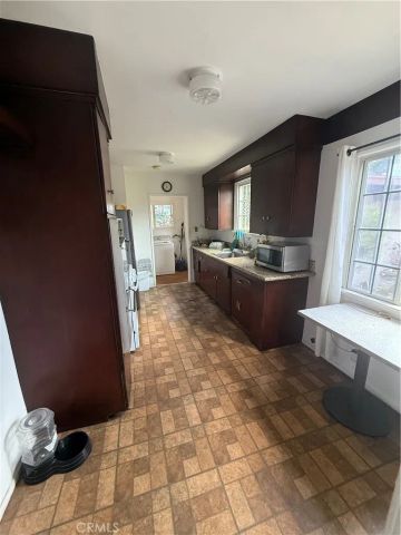 7663 Willis Ave, Van Nuys, CA 91405