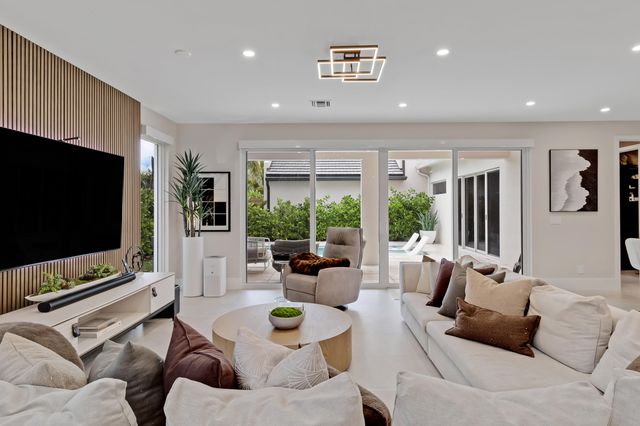 1504 NE 6TH Court, Fort Lauderdale, FL 33304