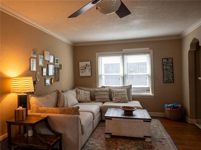 7551 Grand Avenue, Kansas City, MO 64114