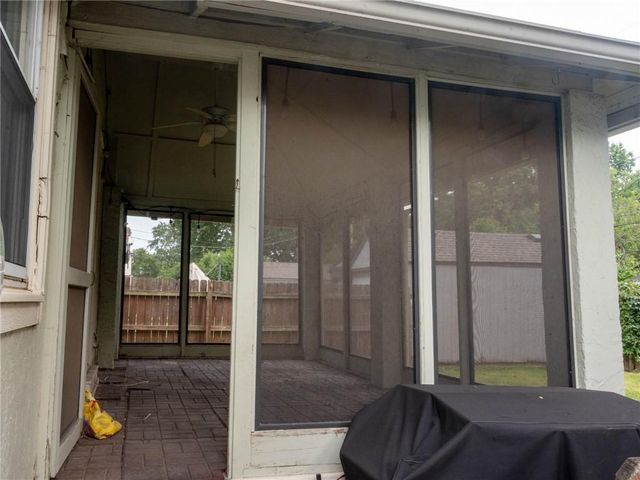 7551 Grand Avenue, Kansas City, MO 64114