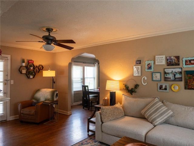 7551 Grand Avenue, Kansas City, MO 64114
