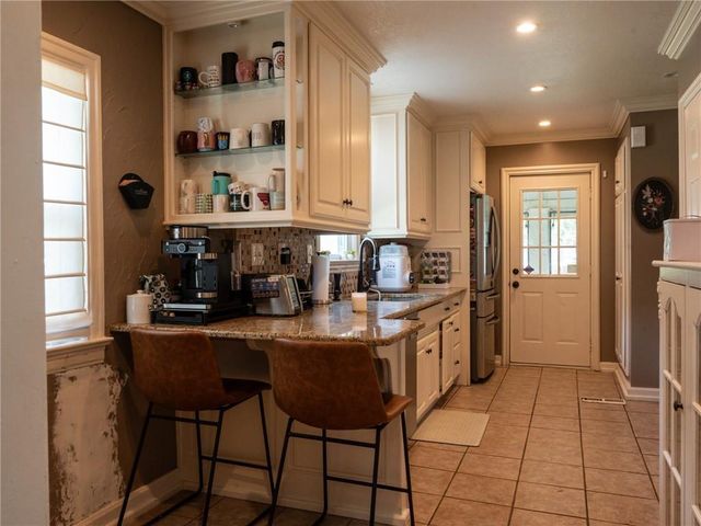 7551 Grand Avenue, Kansas City, MO 64114