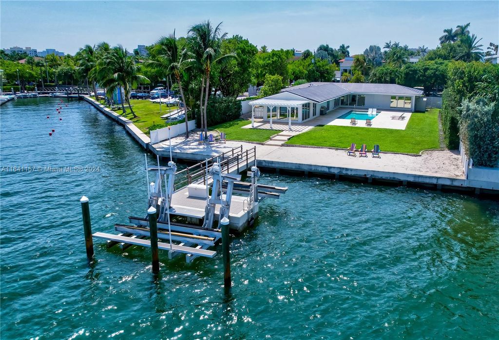 200 Harbor Dr, Key Biscayne, FL 33149