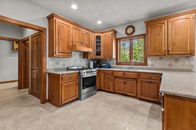 224 E CARRINGTON LANE, Appleton, WI 54913