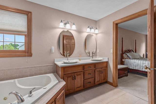 224 E CARRINGTON LANE, Appleton, WI 54913