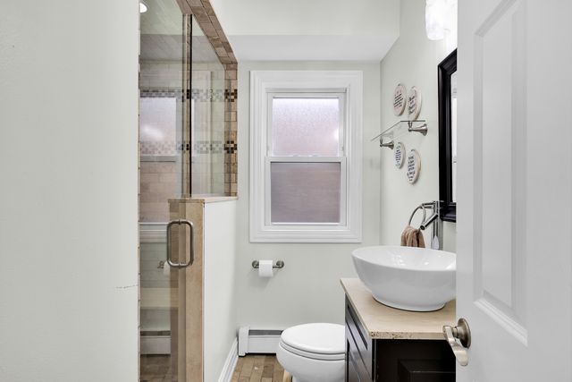 5537 W Melrose Street, Chicago, IL 60641