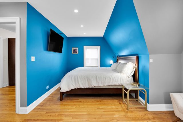 5537 W Melrose Street, Chicago, IL 60641