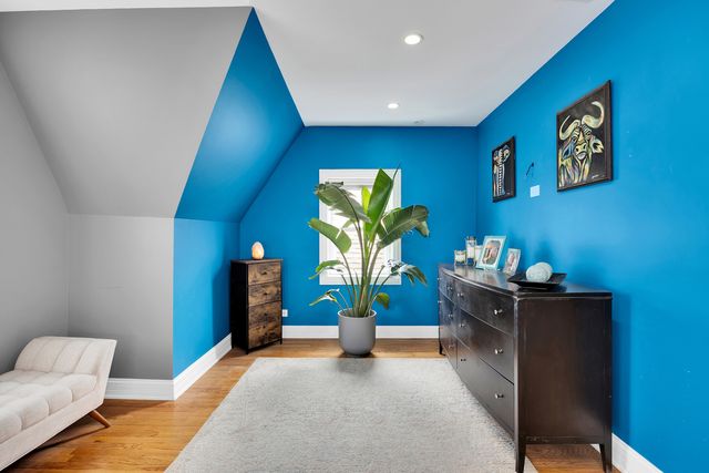 5537 W Melrose Street, Chicago, IL 60641