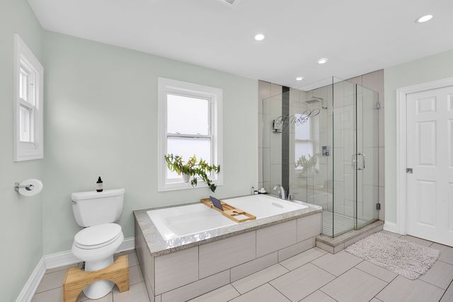 5537 W Melrose Street, Chicago, IL 60641