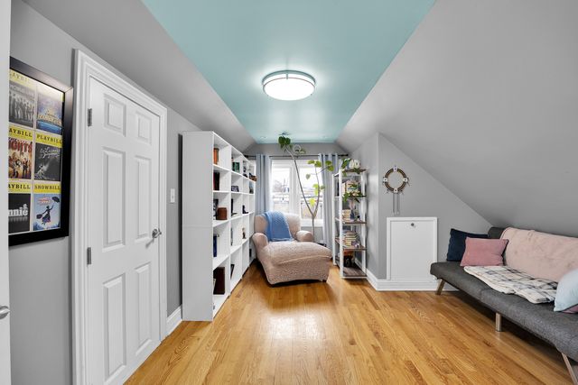 5537 W Melrose Street, Chicago, IL 60641