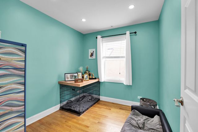 5537 W Melrose Street, Chicago, IL 60641