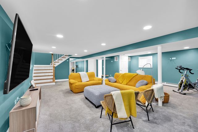 5537 W Melrose Street, Chicago, IL 60641