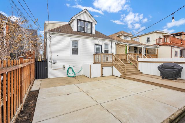 5537 W Melrose Street, Chicago, IL 60641