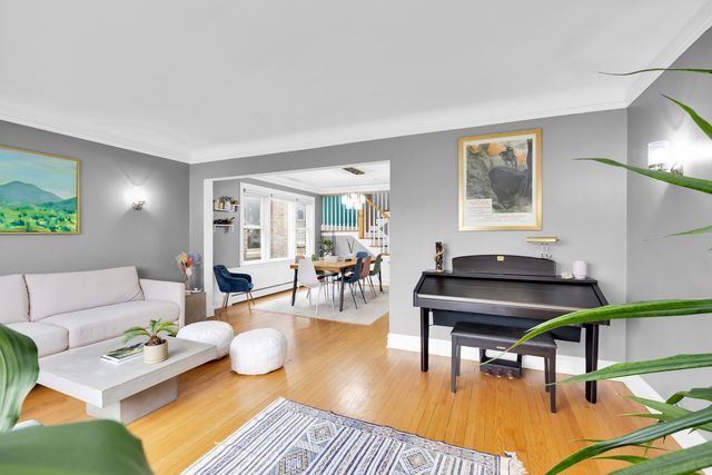 5537 W Melrose Street, Chicago, IL 60641