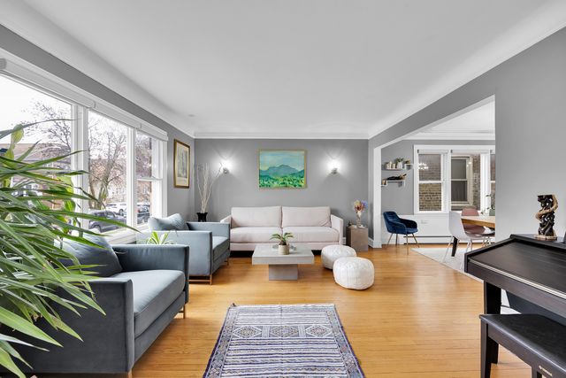 5537 W Melrose Street, Chicago, IL 60641