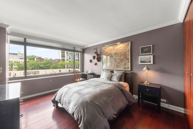 1555 N Sandburg Terrace 305K, Chicago, IL 60610