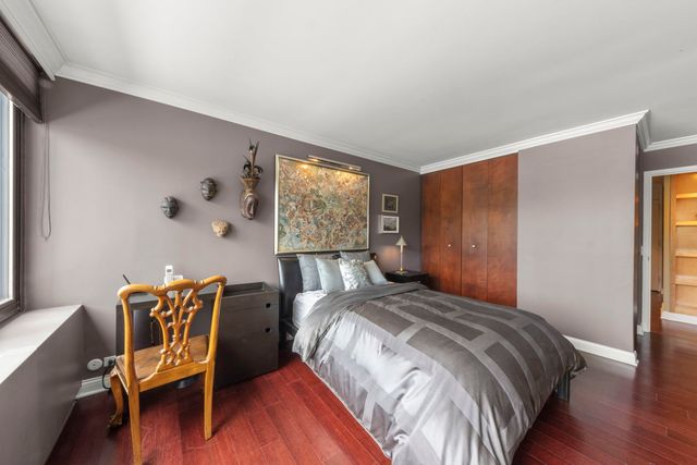 1555 N Sandburg Terrace 305K, Chicago, IL 60610