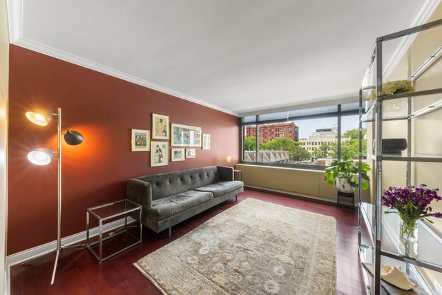 1555 N Sandburg Terrace 305K, Chicago, IL 60610