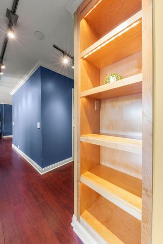 1555 N Sandburg Terrace 305K, Chicago, IL 60610