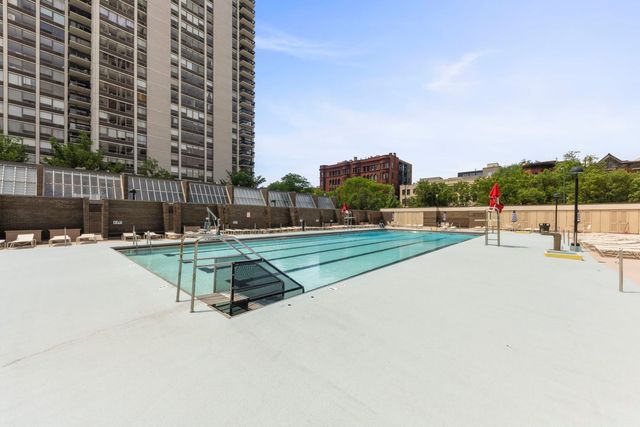1555 N Sandburg Terrace 305K, Chicago, IL 60610