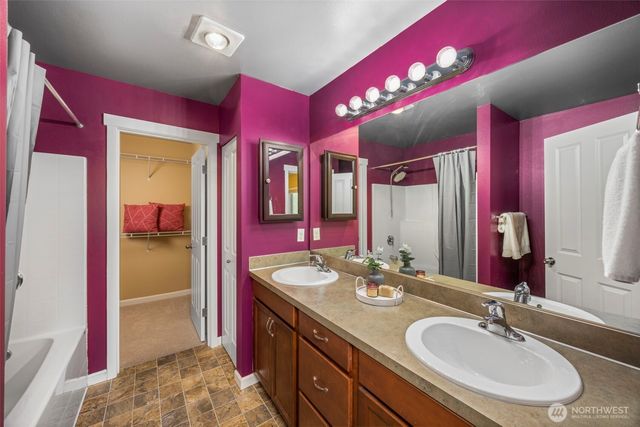 991 NW Snow Creek Way, Bremerton, WA 98311