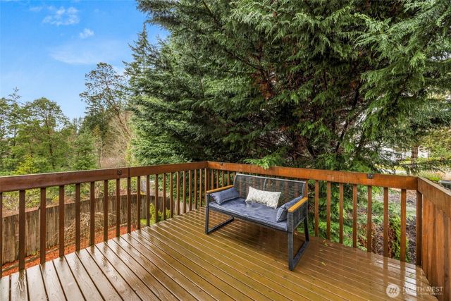 991 NW Snow Creek Way, Bremerton, WA 98311