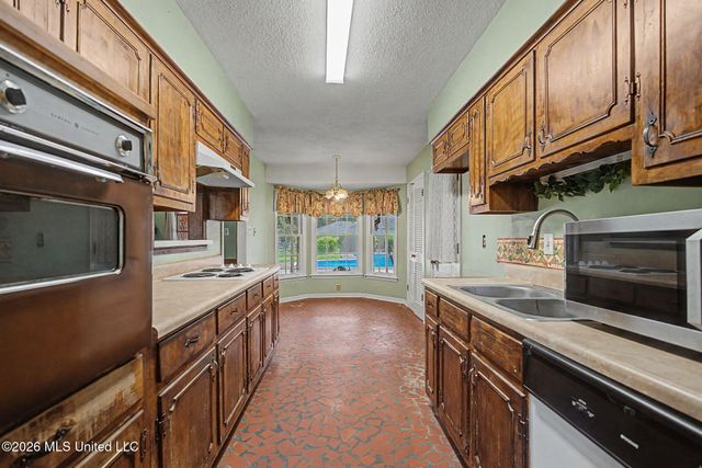 2118 Cedarcrest Drive, Southaven, MS 38671