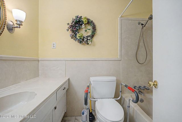 2118 Cedarcrest Drive, Southaven, MS 38671