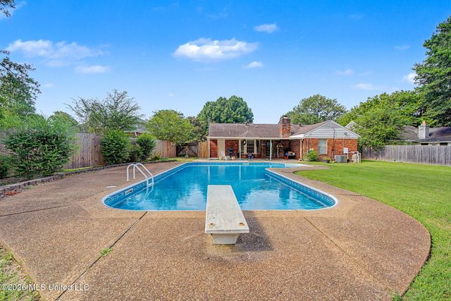 2118 Cedarcrest Drive, Southaven, MS 38671