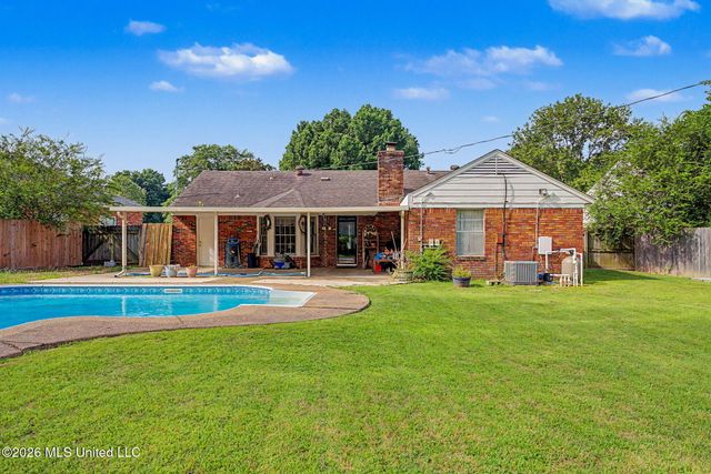 2118 Cedarcrest Drive, Southaven, MS 38671