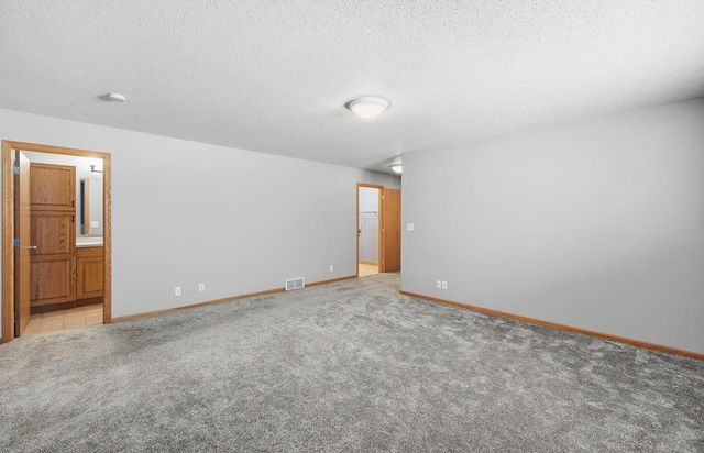 4306 39th Avenue S, Fargo, ND 58104