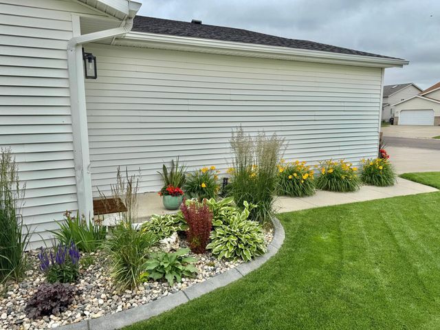 4306 39th Avenue S, Fargo, ND 58104