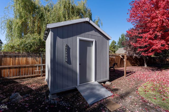 1345 NW 16th Court, Redmond, OR 97756