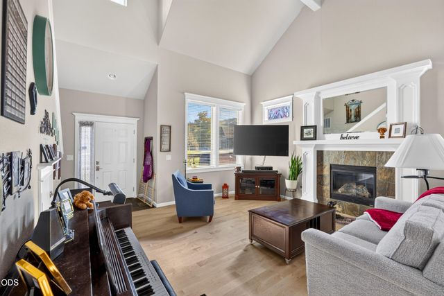 1345 NW 16th Court, Redmond, OR 97756