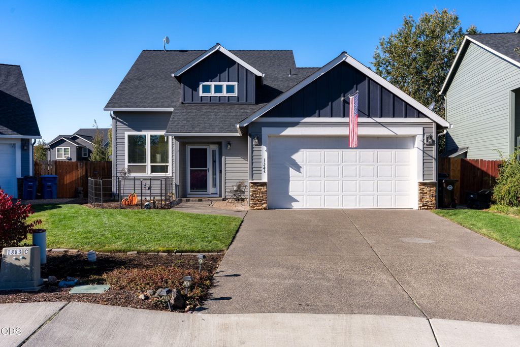 1345 NW 16th Court, Redmond, OR 97756