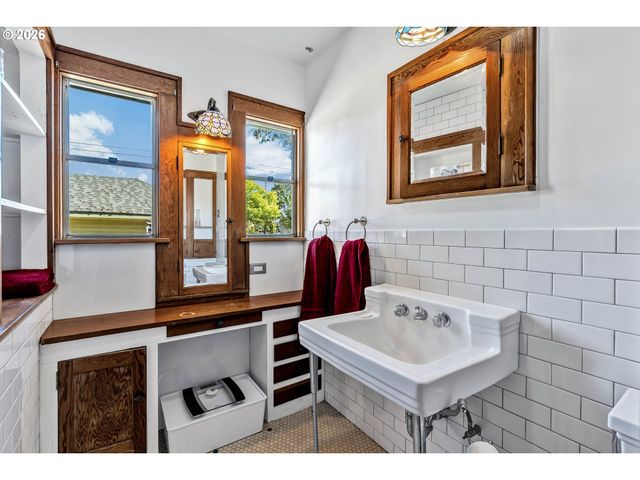 5806 Ne GARFIELD Ave, Portland, OR 97211