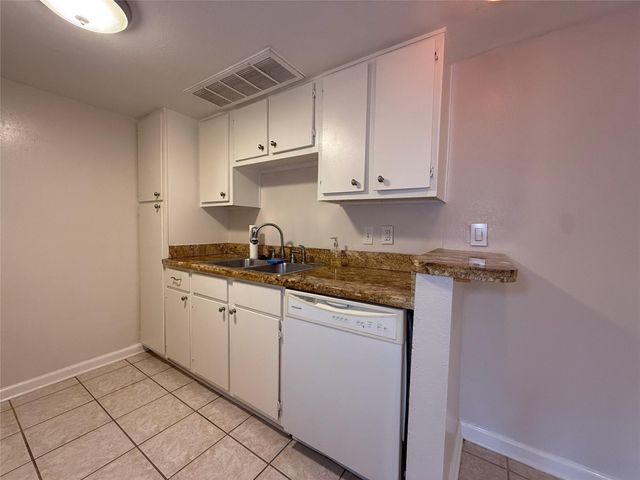 2250 Bering Drive 66, Houston, TX 77057