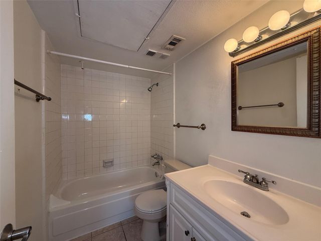 2250 Bering Drive 66, Houston, TX 77057