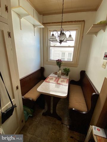 2076 W MARKET ST, Pottsville, PA 17901