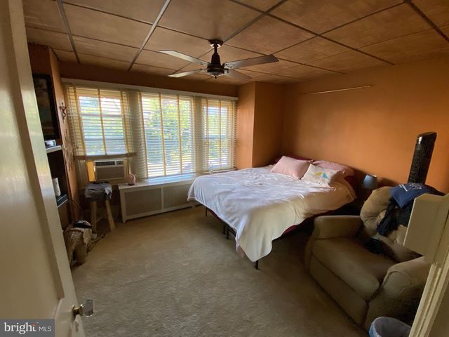 2076 W MARKET ST, Pottsville, PA 17901