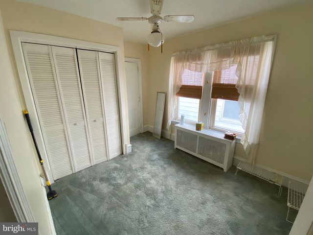 2076 W MARKET ST, Pottsville, PA 17901