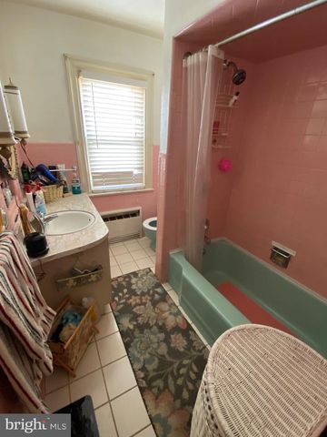 2076 W MARKET ST, Pottsville, PA 17901