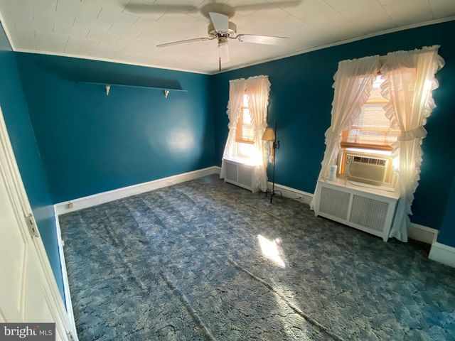2076 W MARKET ST, Pottsville, PA 17901