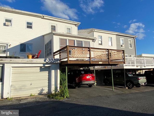 2076 W MARKET ST, Pottsville, PA 17901